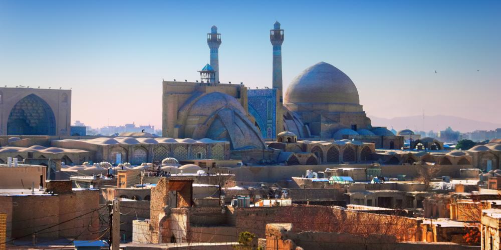 Rooftop view of the majestic Nizam al-Mulk Dome. – © Natalia Davidovich / Shutterstock