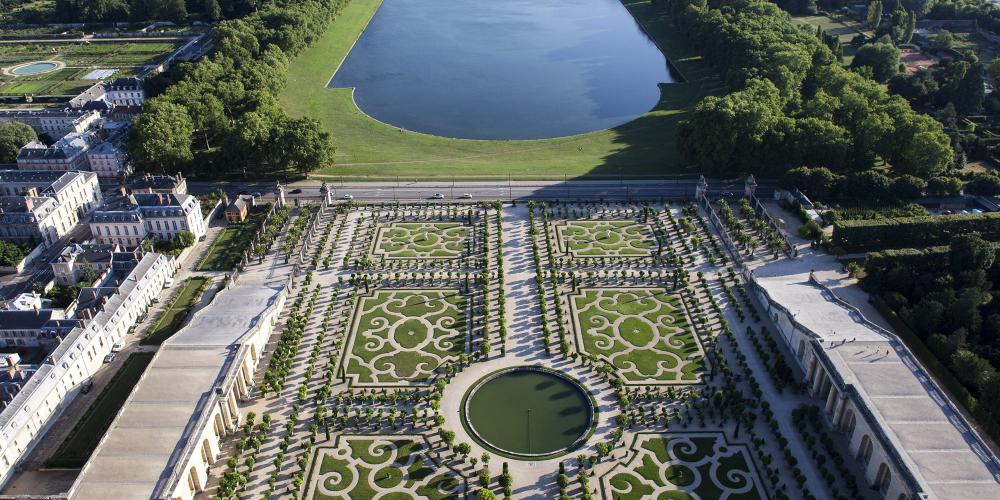 Aerial view of the Orangery gallery and parterre – © Toucan Wings Aerial view of the Orangery gallery and parterre – © Toucan Wings