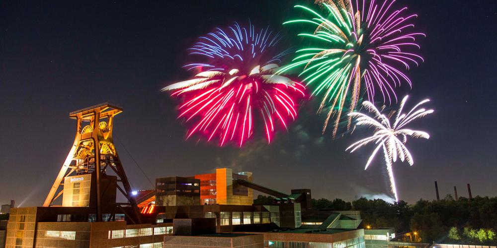 Zollverein offre un immense espace aux événements qui y sont régulièrement organisés. Les bâtiments de l’ancienne mine de charbon et cokerie couvrent une superficie de 18 000 mètres carrés. Les rassemblements  qui y ont lieu (réunions, mariages et réceptions privées) deviennent des événements incontournables. – © Jochen Tack / Zollverein Foundation