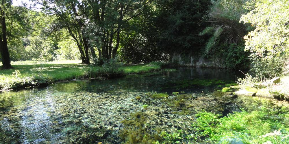 The Fontaine d'Eure springs in the Eure Valley, the green lungs of Uzès. – © M.Olmiere The Fontaine d'Eure springs in the Eure Valley, the green lungs of Uzès. – © M.Olmiere