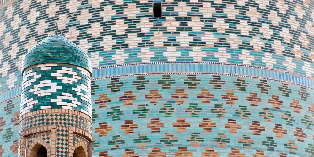 Bricks in different colors and shades of blue, forming patterns at Madrasah Muhammad Amin-Khan, Khiva, Uzbekistan – © Aydin Hassan / Shutterstock