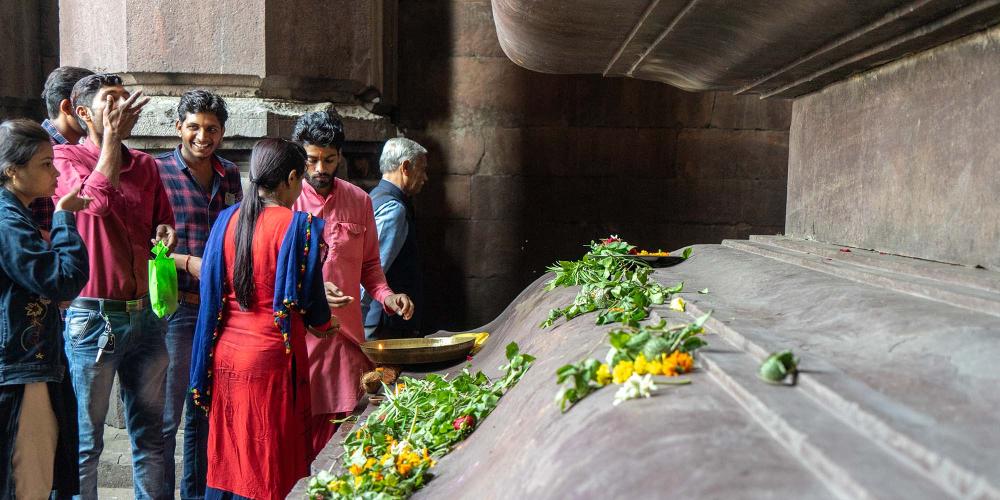 Bhojeshwar Temple is still used for worship and offerings are placed in the temple sanctum directly below the linga. – © Michael Turtle