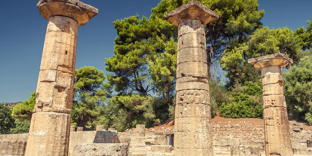 Le temple dorique archaïque d'Héra, également connu sous le nom d'Héraion, date de 600 avant JC et est le plus ancien temple du sanctuaire d'Olympie. – © Natalia Evteeva / Shutterstock