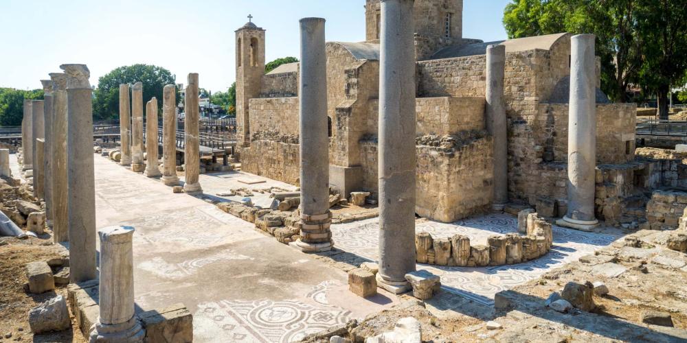 The columns from the original 4th century basilica. – © Michael Turtle