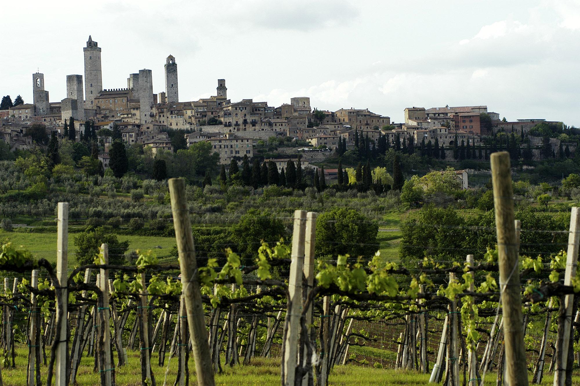 Merchant families of San Gimignano entered an informal contest of building higher and more splendid stone towers. Owning one was a monumental status symbol. – © Comune di San Gimignano