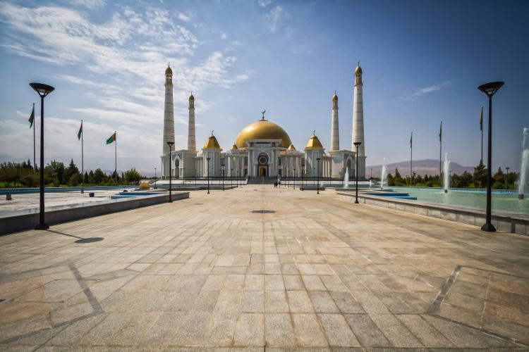 Each of the mosque's four minarets are 91 m high, to signify 1991- the year of Turkmenistan's independence. – © Jakub Buza / Shutterstock