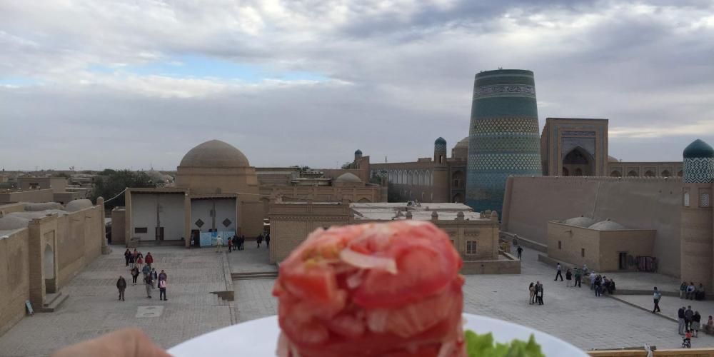 Uzbek food with a view – © Jennifer Lundt