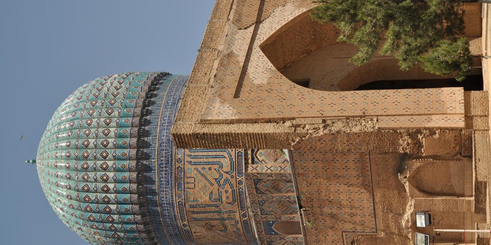 Bibi-Khanym Mosque from the 15th century in Samarkand – Photo by Idun Uhl Kotsani Bibi-Khanym Mosque from the 15th century in Samarkand – Photo by Idun Uhl Kotsani