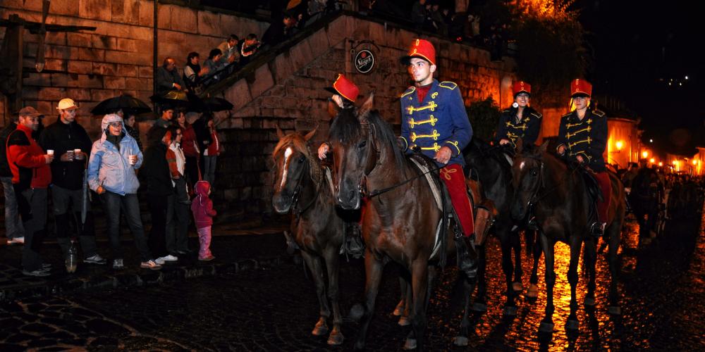 Hussars on horses. These soldiers once protected the wealth of Banská Štiavnica. – © Marian Garai Hussars on horses. These soldiers once protected the wealth of Banská Štiavnica. – © Marian Garai