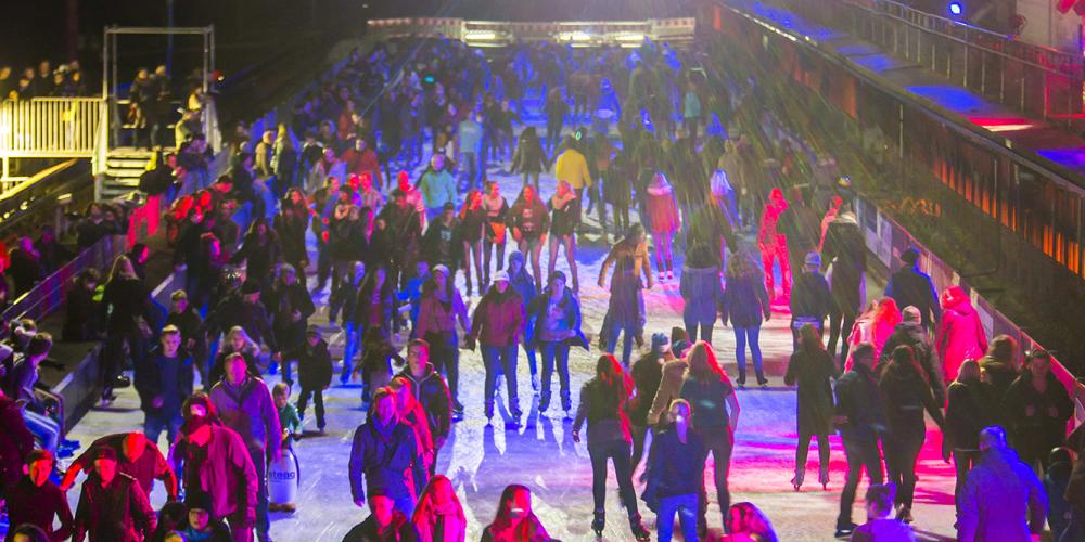 In the winter season, disco fans and skaters can look forward to a special highlight: the ice disco at the Zollverein Ice Rink. – © Jochen Tack / Zollverein Foundation In the winter season, disco fans and skaters can look forward to a special highlight: the ice disco at the Zollverein Ice Rink. – © Jochen Tack / Zollverein Foundation