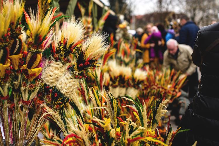 An Easter palm is a traditional  Lithuanian symbolic decoration associated with Palm Sunday. – © www.govilnius.lt