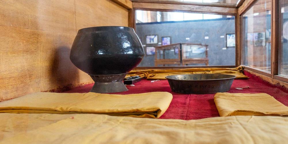 Displays in the museum show items traditionally used by monks in Buddhist ceremonies. – © Michael Turtle Displays in the museum show items traditionally used by monks in Buddhist ceremonies. – © Michael Turtle