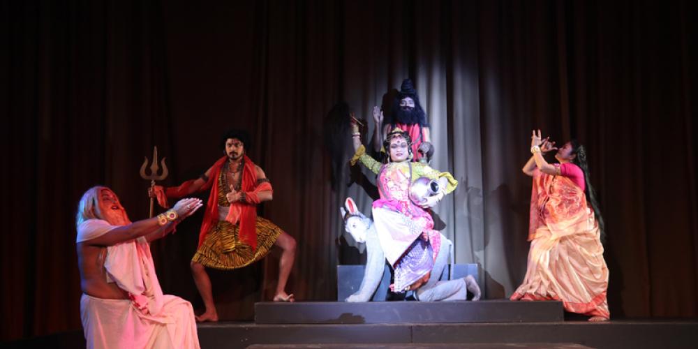 Bengali Jatra style dramatic performance of 'Shitalla Mangal' – © MP Tourism