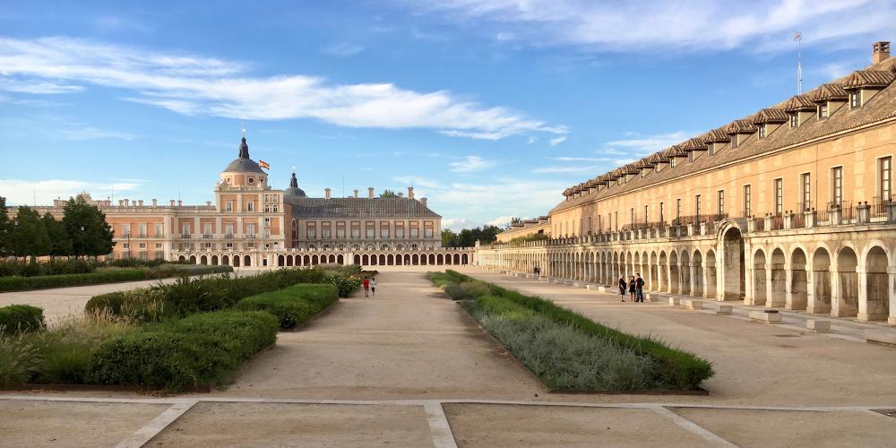 Plaza de Parejas and the adjacent Casa de Santiago de los Caballeros that housed the royal courts and ministries. – © Frank Biasi