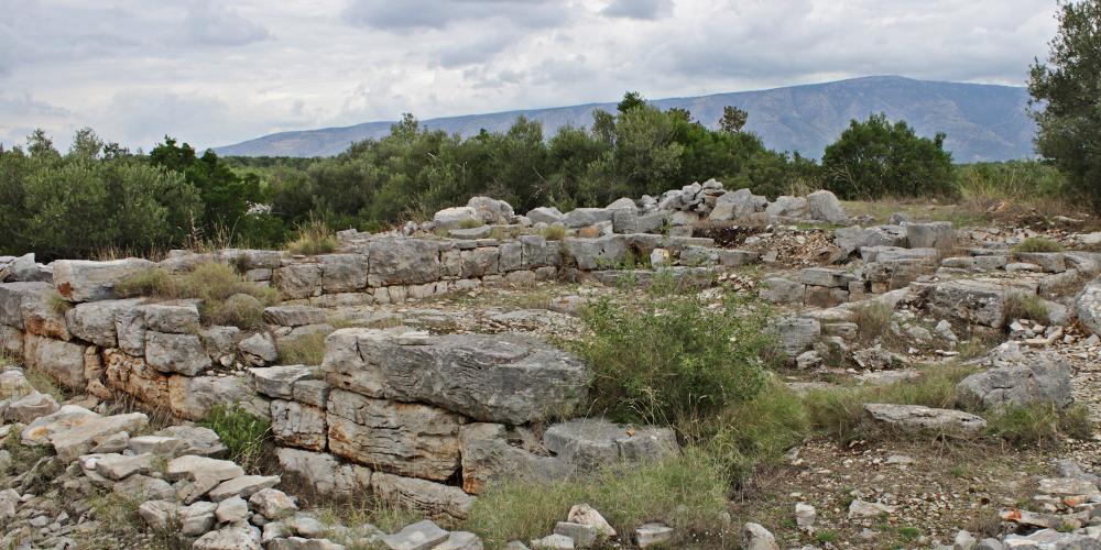 Tour de guet grecque de Maslinovik – © Stari Grad Plain Tour de guet grecque de Maslinovik – © Stari Grad Plain