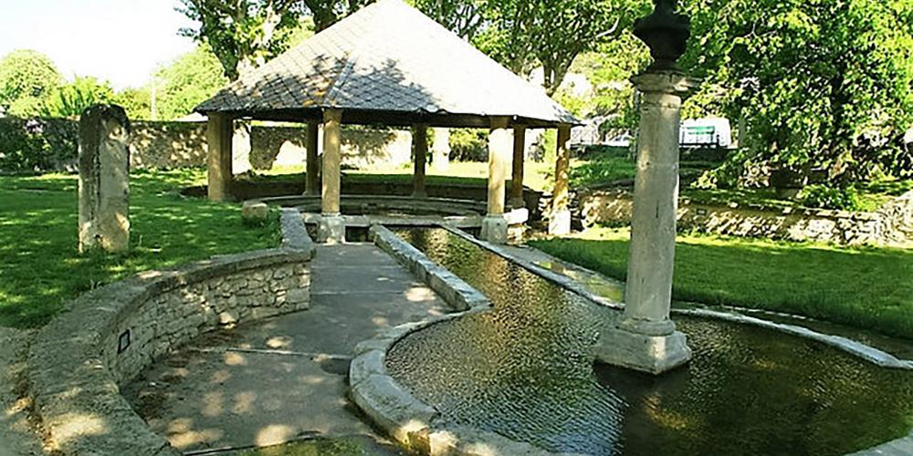 Many laundries punctuate our territory and belong to the small built heritage, such as crosses, fountains, mazets... – © Pont du Gard Tourisme Many laundries punctuate our territory and belong to the small built heritage, such as crosses, fountains, mazets... – © Pont du Gard Tourisme