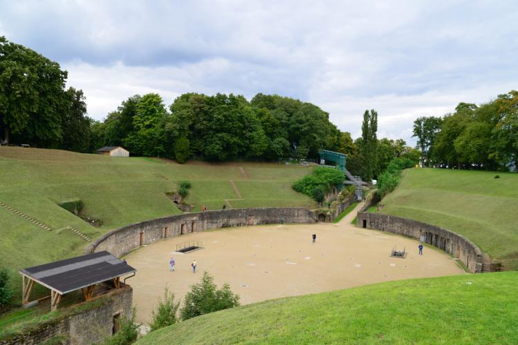 After the Roman Empire ended, the Amphitheatre was no longer used for events, and was used by monks for storage and a source of stones for buildings. Later, the tiers were planted with grape vines. – © Thomas Zühmer