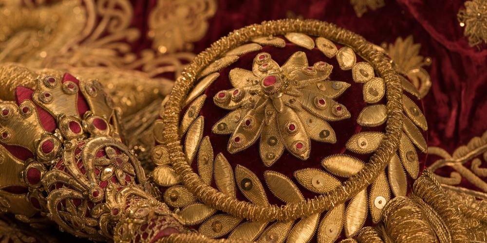 The exhibition of these creations is an amazing testimony to the pomp and splendor of court life during the Ancien Regime, the Empire and the Restoration. – © Thomas Garnier The exhibition of these creations is an amazing testimony to the pomp and splendor of court life during the Ancien Regime, the Empire and the Restoration. – © Thomas Garnier