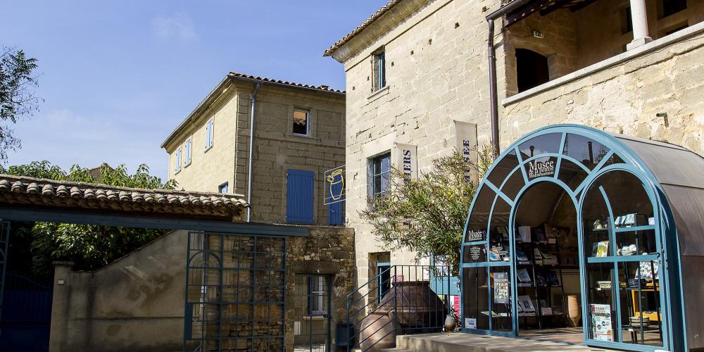 Saint-Quentin la Poterie is known for its potery activity. You can visit its famous museum. – © Christine Refalo Saint-Quentin la Poterie is known for its potery activity. You can visit its famous museum. – © Christine Refalo