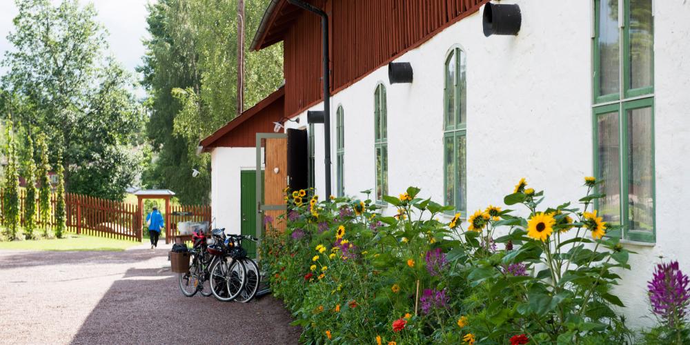 Staberg Master Miner Estate is located 12 km from the Falun Mine. It is easily accessed by bicycle and is a popular spot for cyclists. – © Jonas Lindgren