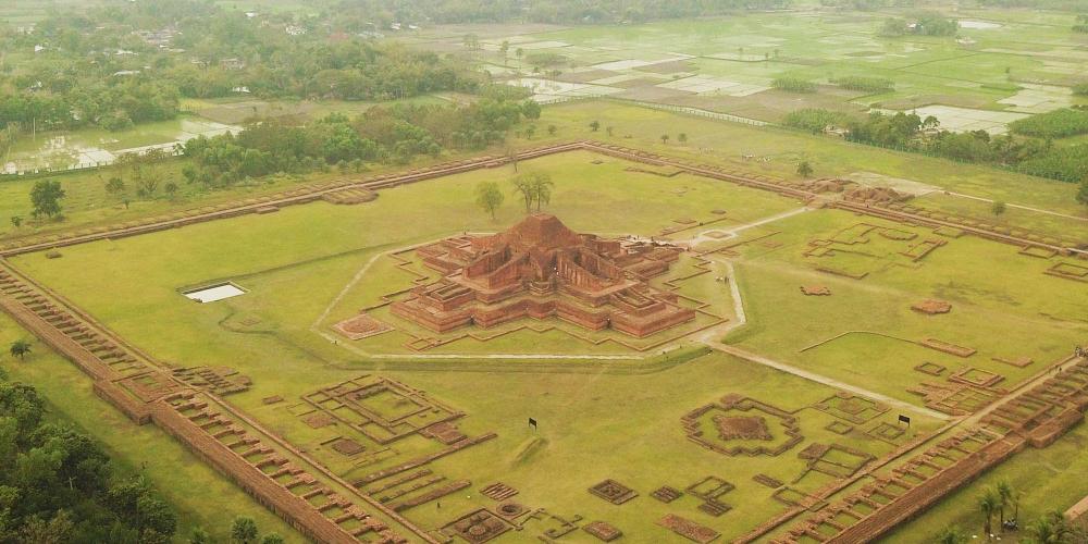 Aerial view of Paharpur Buddhist Monastery (Somapura Mahavihara) – © Peter Prix