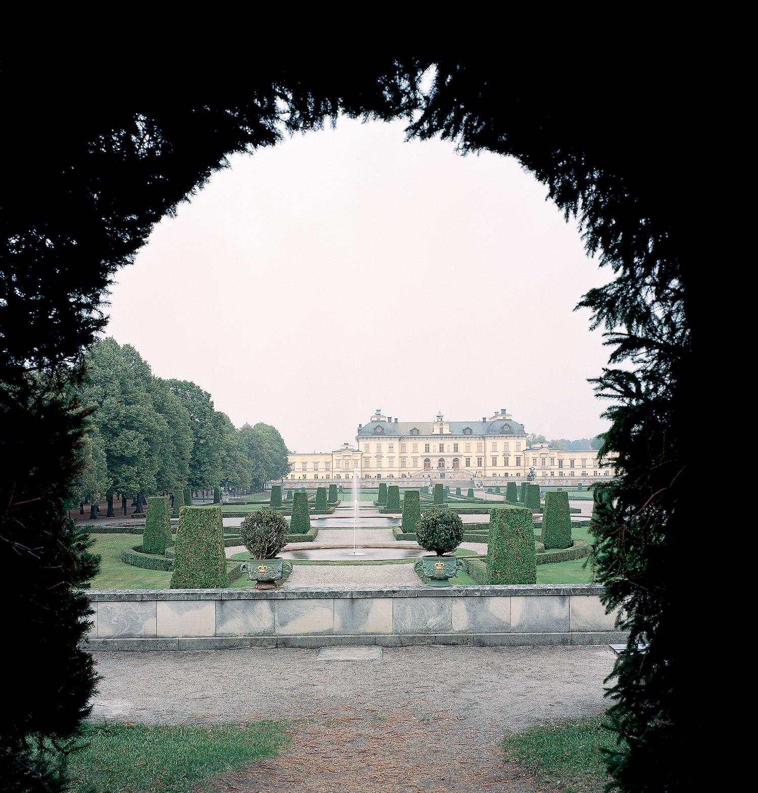 Vue du château derrière le jardin baroque depuis le labyrinthe de haies. - © Åke Eson Lindman