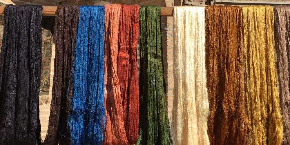 Skeins of silk colored with natural dyes – © Maximum Exposure PR / Shutterstock