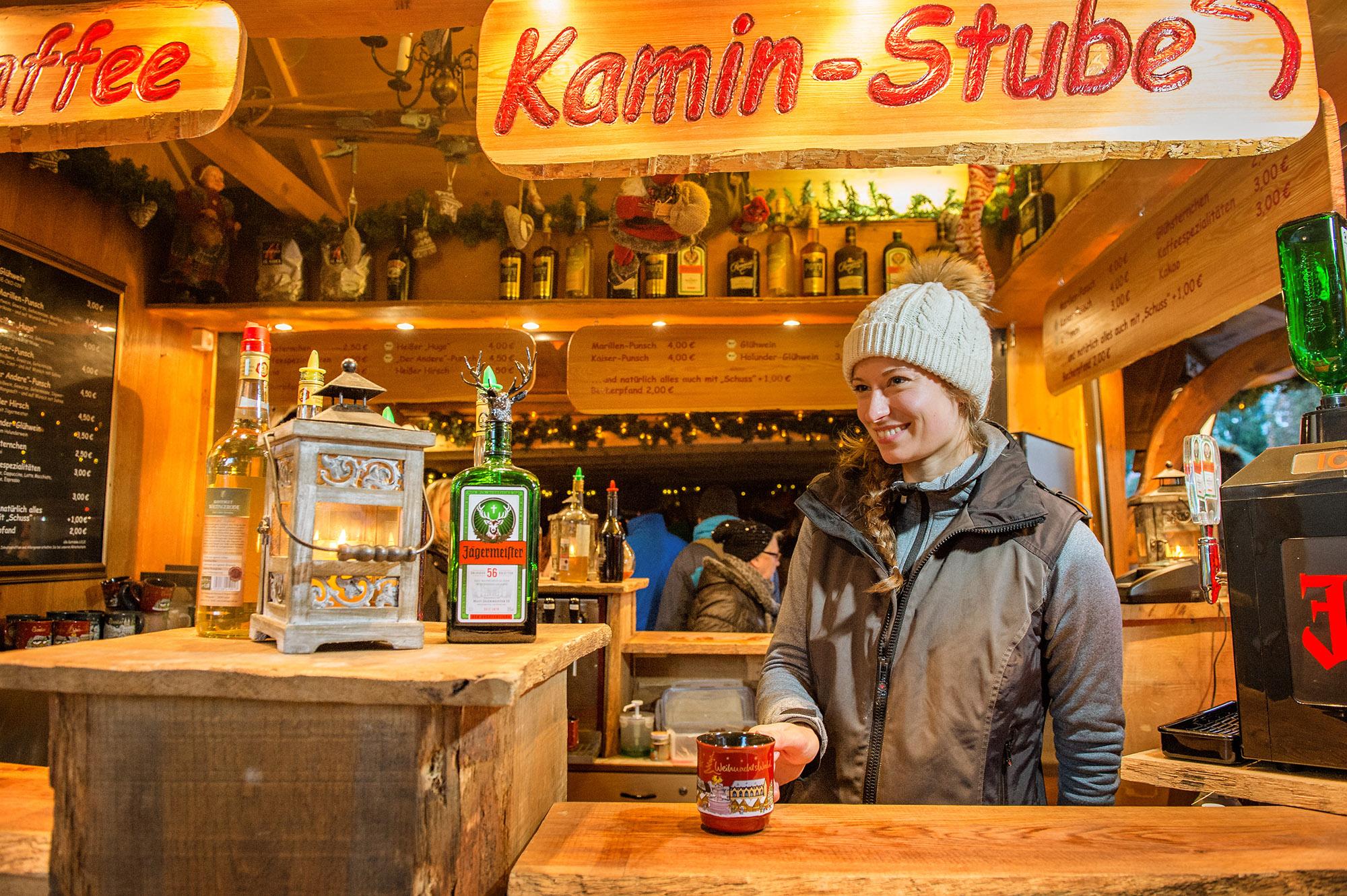 Enjoy your Christmas Market visit in one of the lovely decorated cabins. – © Stefan Schiefer / GOSLAR marketing gmbh