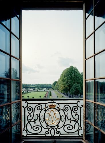 While exploring of the palace, park, and gardens, treat yourself to a view worthy of a queen. – © Åke Eson Lindman