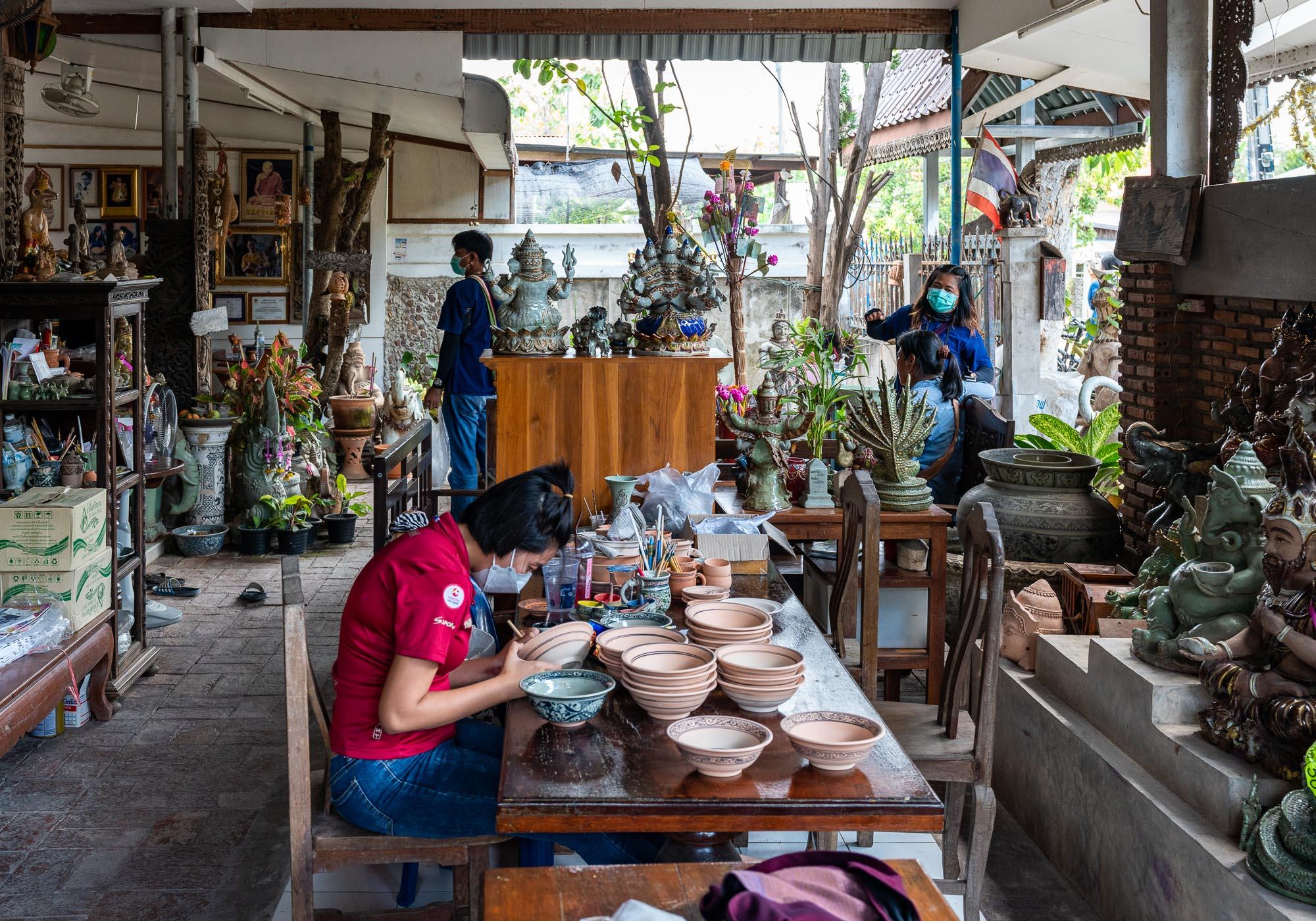 The workshop at Suthep Sangkhalok, where visitors can paint their own ceramic products. – © Michael Turtle