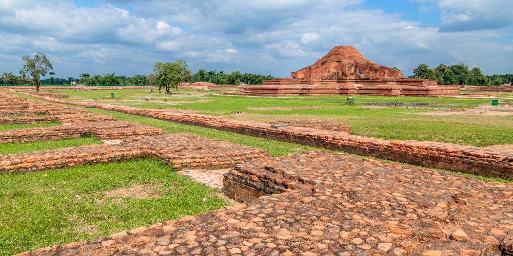 Built by King Dharma Pāla Deva (770-800 AD), second king of the Pāla Dynasty, in the late 8th century AD, the monastery follows a layout perfectly adapted to its religious function. – © Matyas Rehak / Shutterstock Built by King Dharma Pāla Deva (770-800 AD), second king of the Pāla Dynasty, in the late 8th century AD, the monastery follows a layout perfectly adapted to its religious function. – © Matyas Rehak / Shutterstock