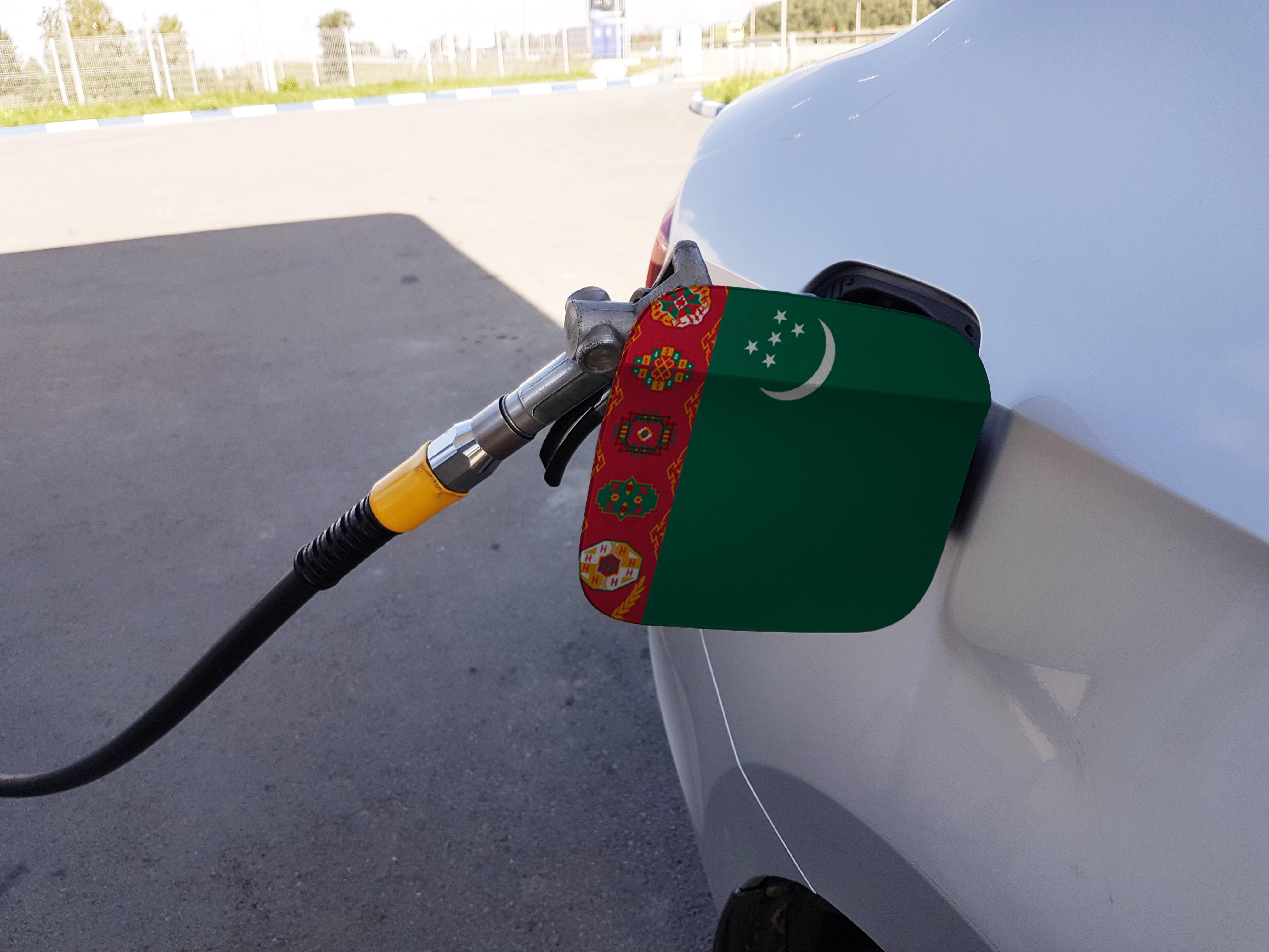 The flag of Turkmenistan adorns a car ready to traverse the Silk Road route to Uzbekistan. © BERMIX STUDIO / Shutterstock