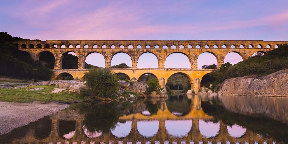 After the show of the sunset, take a seat to admire the gradual lighting of the roman monument. – © Aurelio Rodriguez After the show of the sunset, take a seat to admire the gradual lighting of the roman monument. – © Aurelio Rodriguez