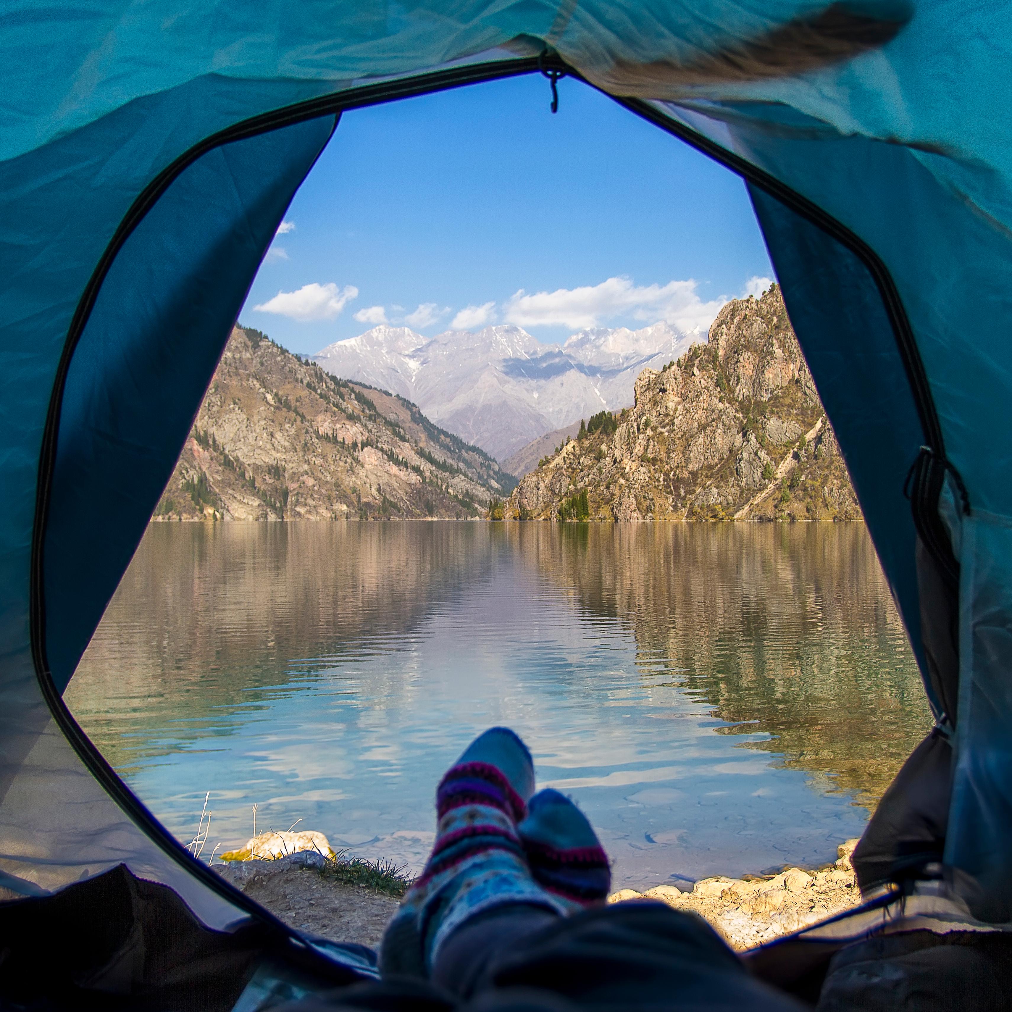 A stunning place to pitch your tent for the night! © Roman Maximus / Shutterstock