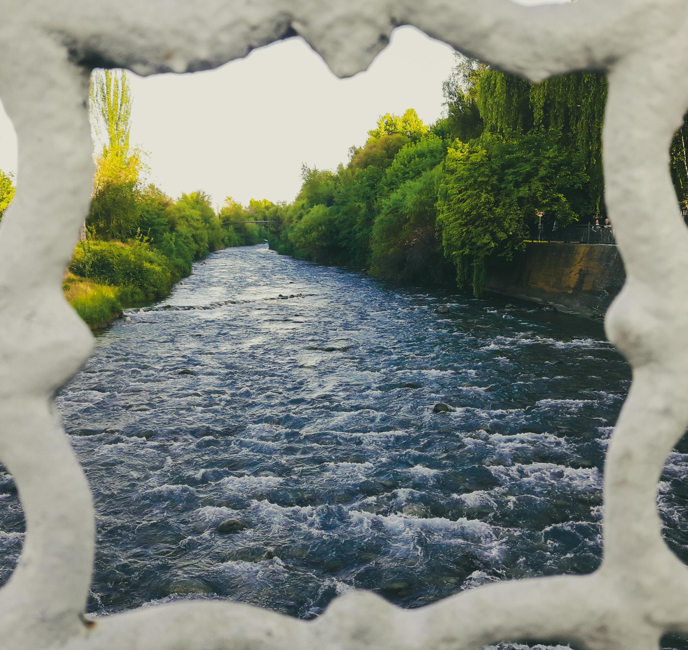 View down the Ak Buura River © Isko_44 / Shutterstock