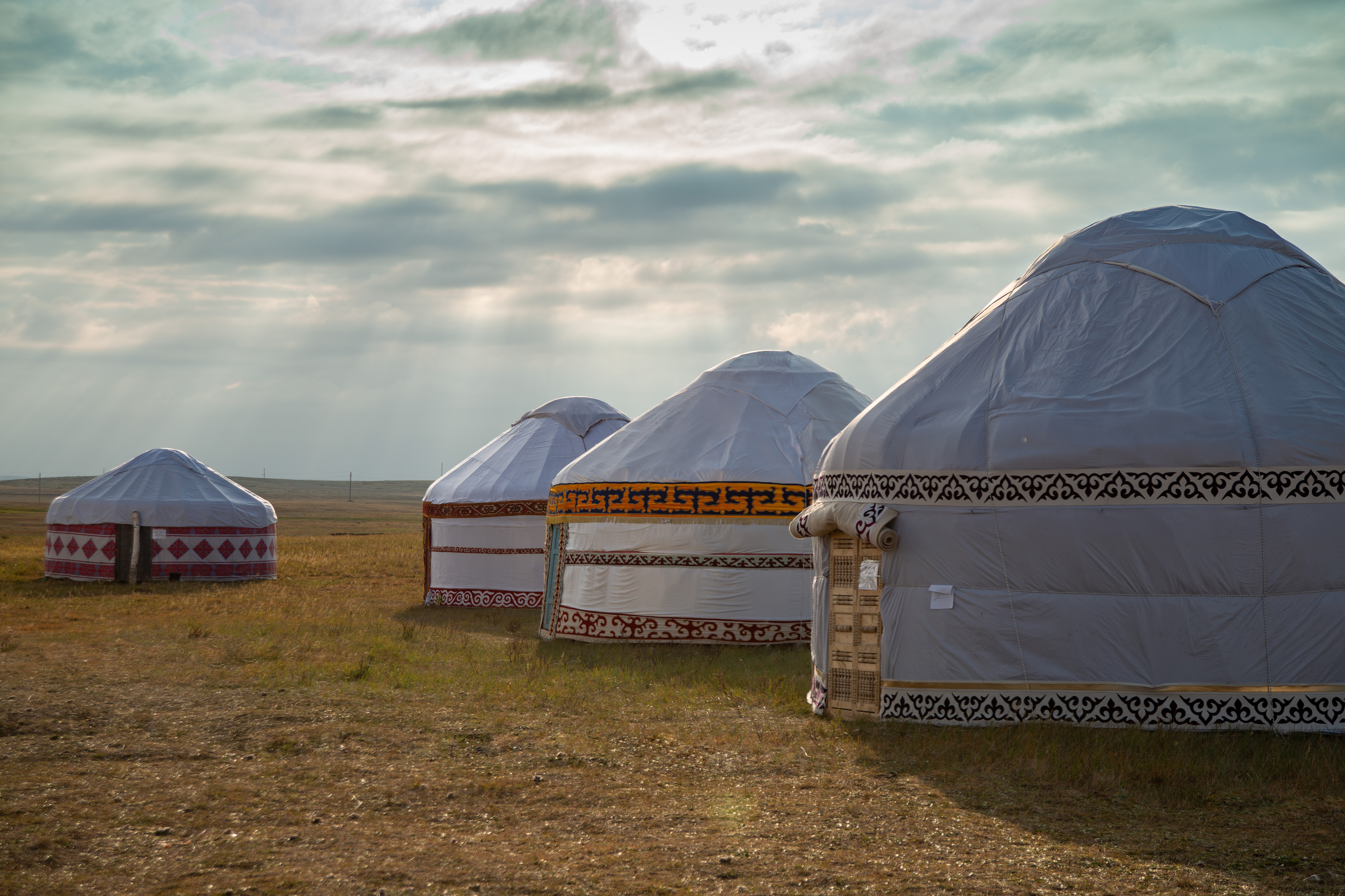 Traditional yurts in the grasslands of Kazakhstan – © SvetlanaKuderinova / Shutterstock