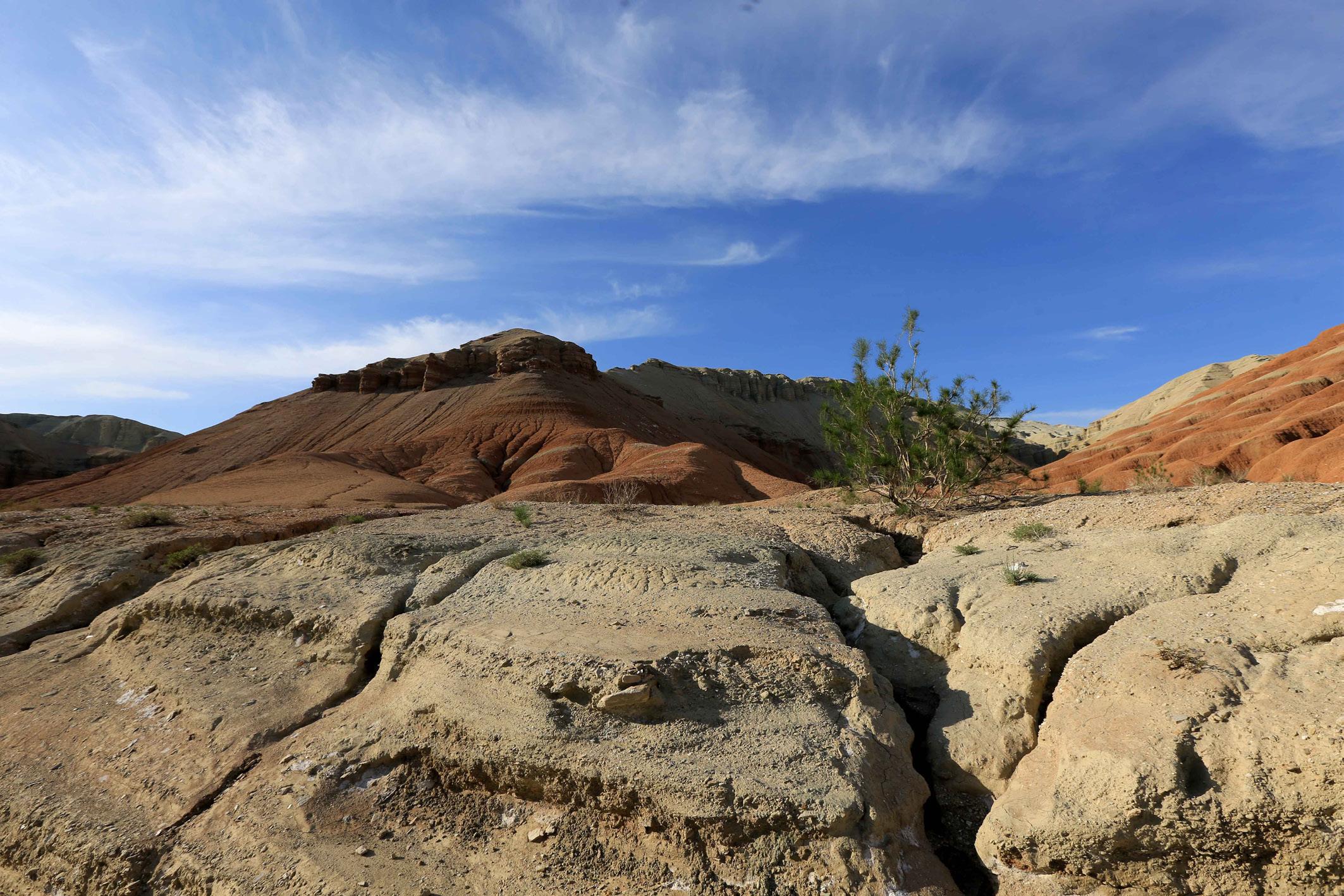 Colourful mountain ridge in Altyn-Emel National Park – © P. Mikheev