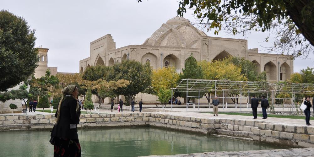 The hauz at the Bahouddin Naqshband Architectural Complex – © Ona Vileikis