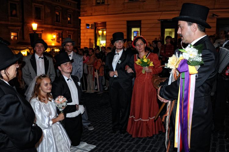 A merry company representing a wedding procession is formed by the accordion player, wedding chairman, bride, groom, bridesmaids, best men, wedding parents, and witnesses. – © Marian Garai