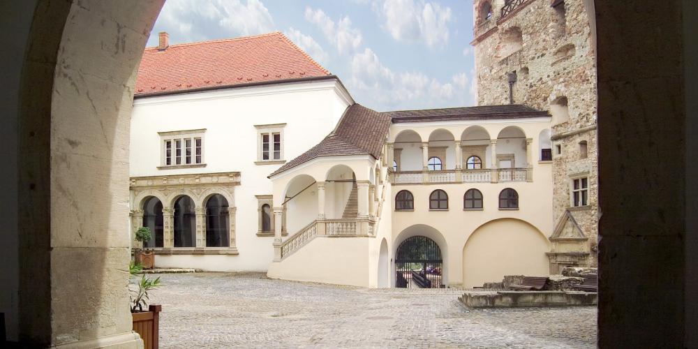 The hall and its surrounding, where landlords were living in the XVIIIth century. Nowadays it is the place of contemporary exhibitions. – © Laszlo Varadi