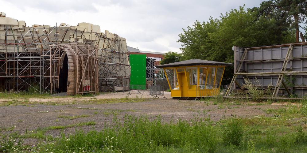 Rear view of some scenery backdrops on the premises of the Babelsberg Studio. The studio is not only famous for the variety of possible outdoor settings and modern indoor studios, but also for the experienced and prize-winning stage construction art department. – © Andre Stiebitz / PMSG Rear view of some scenery backdrops on the premises of the Babelsberg Studio. The studio is not only famous for the variety of possible outdoor settings and modern indoor studios, but also for the experienced and prize-winning stage construction art department. – © Andre Stiebitz / PMSG