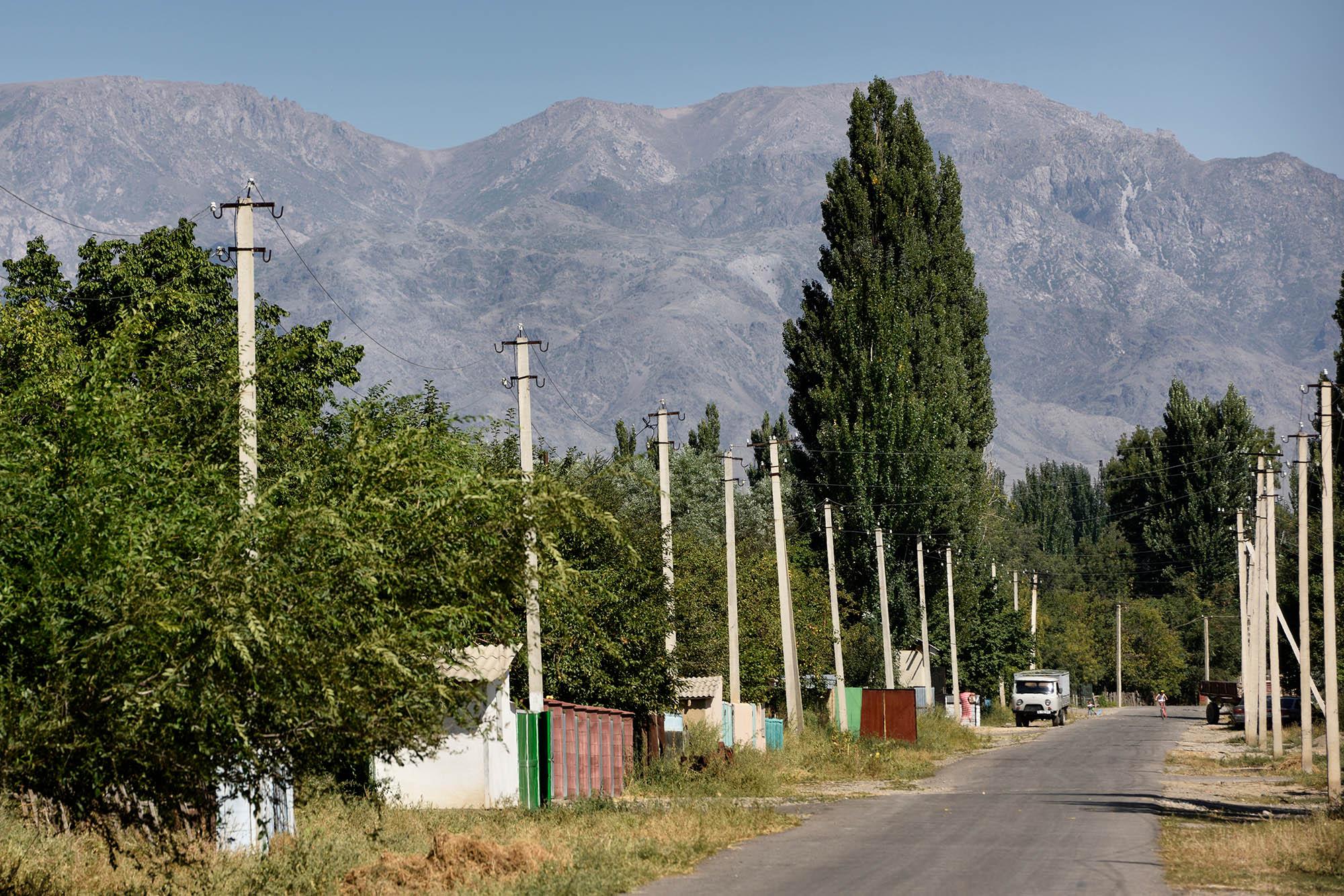 The view of Koyandy Mountain in Altyn-Emel National Park from Basshi village – © Reimar / Shutterstock