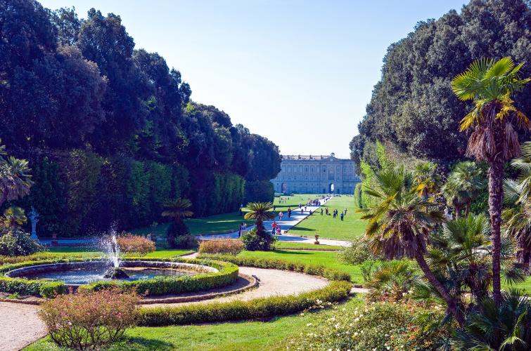 Perhaps the most integral aspect of this Palace’s majesty and beauty is its park, composed of numerous fountains and waterfalls. The park is a typical example of an Italian garden, landscaped with vast fields, flower beds and, above all, a triumph of "water games" or dancing fountains. – © Gimas / Shutterstock