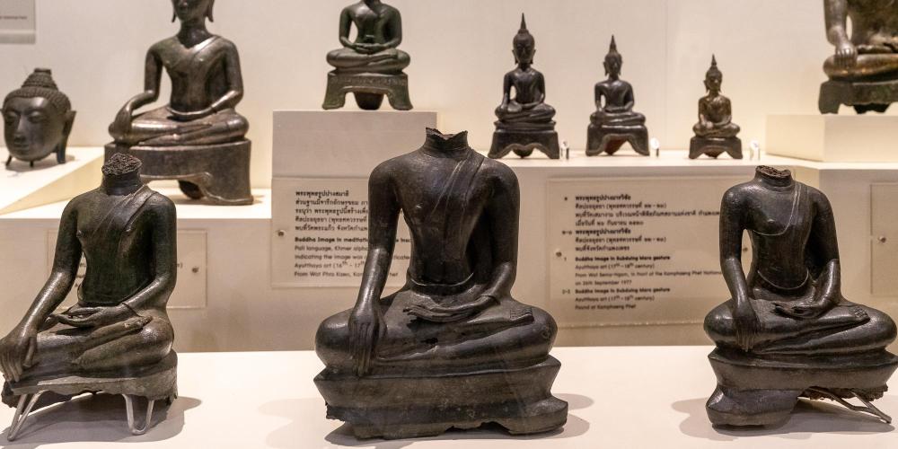 Headless Buddha statues in the subduing Mara pose from the 14th - 15th century found in the Kamphaeng Phet old town. – © Michael Turtle Headless Buddha statues in the subduing Mara pose from the 14th - 15th century found in the Kamphaeng Phet old town. – © Michael Turtle