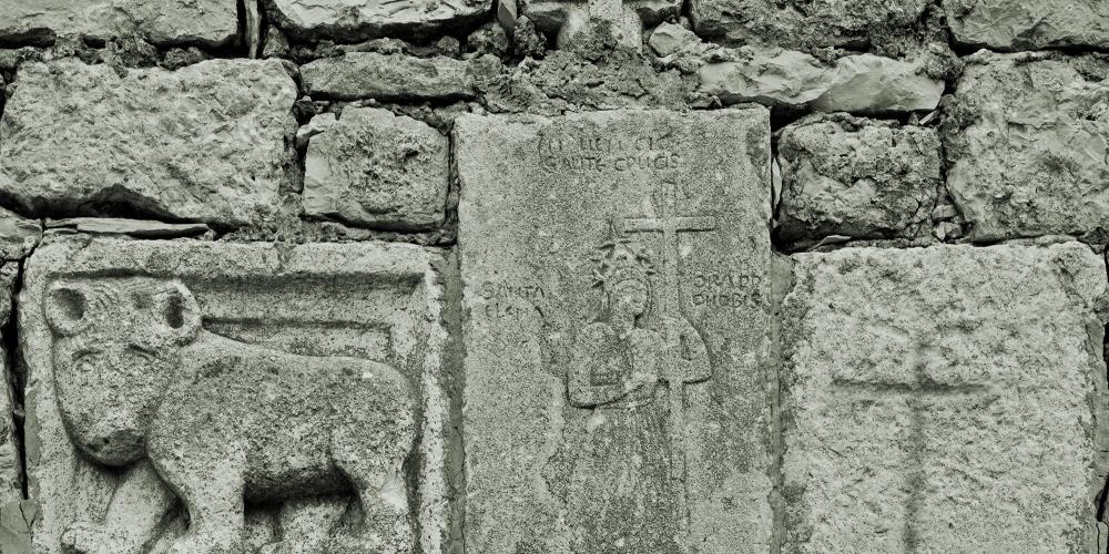 The Chapel of St Helena was built in the 15th century. The rustic relief of the walking bear could be an artefact from an earlier Slavic sanctuary in the area. – © Stari Grad Plain The Chapel of St Helena was built in the 15th century. The rustic relief of the walking bear could be an artefact from an earlier Slavic sanctuary in the area. – © Stari Grad Plain