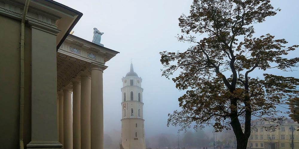 Une promenade à Vilnius au début de l'automne est la promesse d’un moment romantique. – © Laimonas Ciūnys / State Department of Tourism Une promenade à Vilnius au début de l'automne est la promesse d’un moment romantique. – © Laimonas Ciūnys / State Department of Tourism
