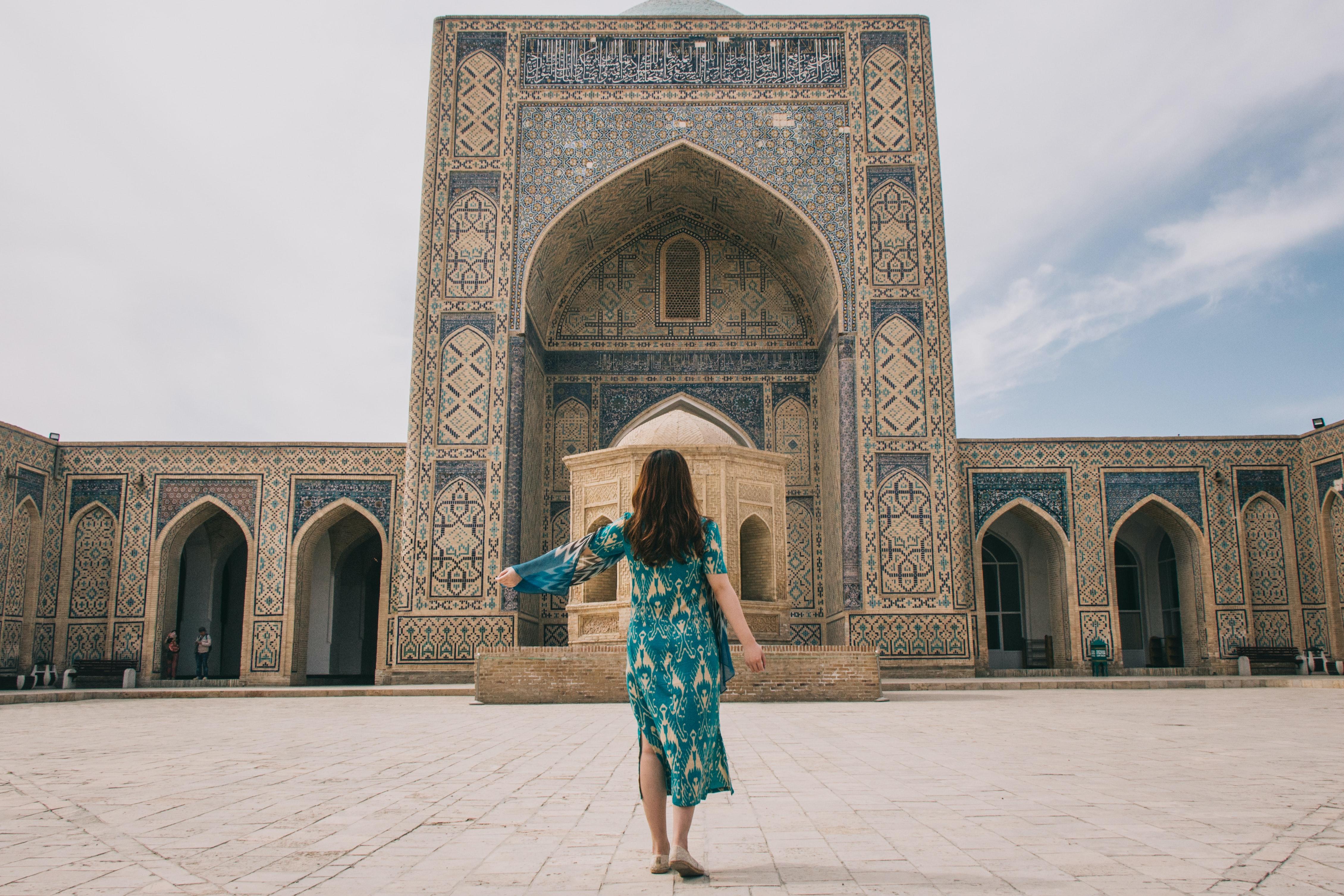 Khiva mosque sightseeing © Chi Lok TSANG / Unsplash