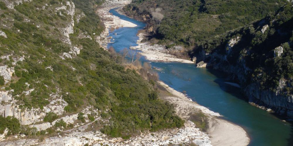 Dive into nature and enjoy the gorges du Gardon. – © SMGG