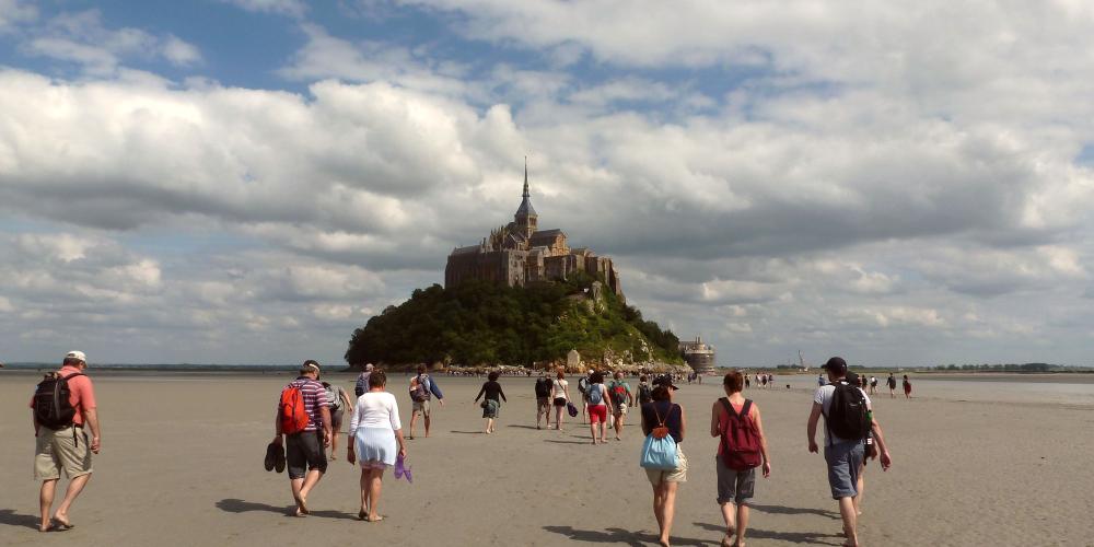Crossing the Bay of Mont-Saint-Michel. – © K. Riley / CRT Normandie Crossing the Bay of Mont-Saint-Michel. – © K. Riley / CRT Normandie
