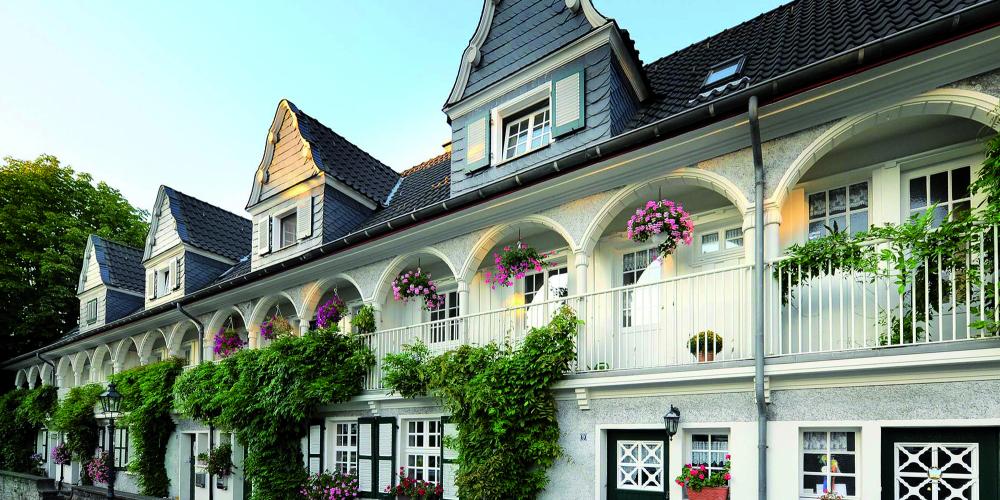 The "Small Market" forms the centre of the Margarethenhöhe and is surrounded by beautiful arcade houses. – © Frank Vinken / Ruhr Museum The "Small Market" forms the centre of the Margarethenhöhe and is surrounded by beautiful arcade houses. – © Frank Vinken / Ruhr Museum